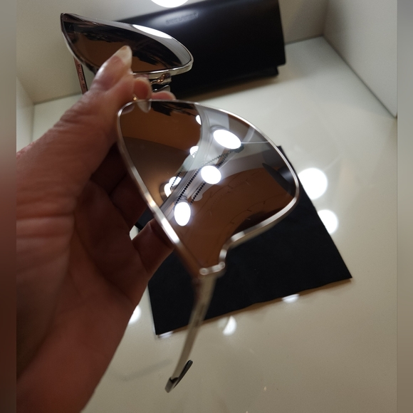 YSL - Sunglasses - Picture 10 of 14